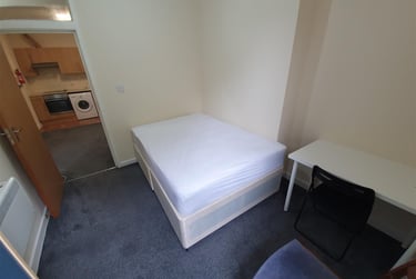 2 bed flat, West Luton Place, Adamstown, Cardiff, CF240EW - Image 7